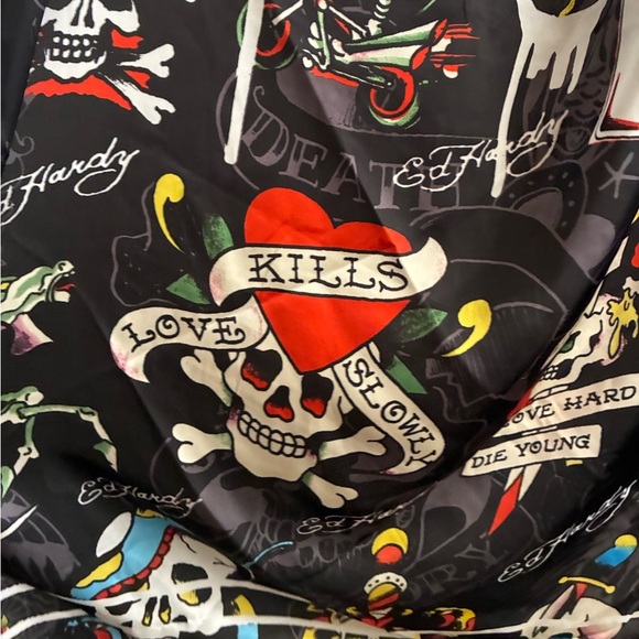🆕Ed Hardy Born Free Multi-purpose Scarf in
"Love Kills Slowly Prints 43X43🆕 - Picture 5 of 10